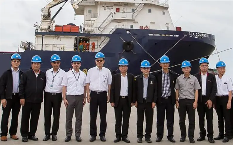 นายสมพร ว่องวุฒิพรชัย (ที่ 5 จากซ้าย) ประ...