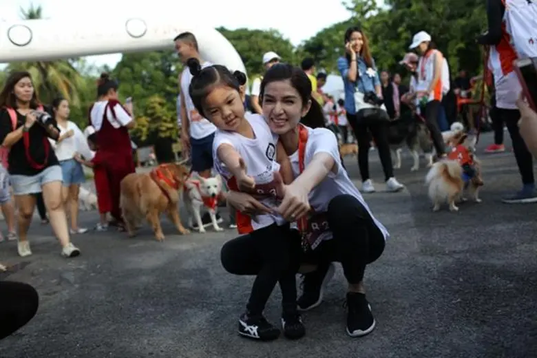 “โตโน่ – แก้มบุ๋ม – น้องมะลิ” แท็คทีมวิ่งการกุศล “หกขา หมาพาวิ่ง” (หกขาฯ ครั้งที่ 4) ระดมทุนช่วยเหลือสวัสดิภาพสัตว์โลก