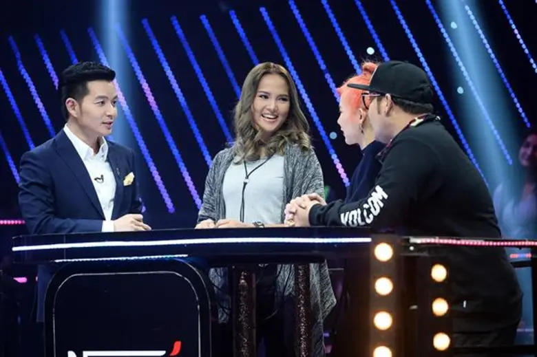 ทีวีไกด์: รายการ “ร้องแลก แจกเงิน Singer Takes It All” (ซิงเกอร์ เทคอิท ออล) “เอิ้นขวัญ วรัญญา” นิ่งไม่ไหว จีบนักศึกษาชาย กลางเวที “ร้องแลก แจกเงินฯ” วันนี้จะกลับไปแบบไม่โสด!!!