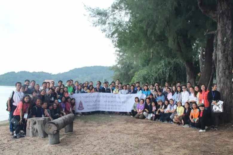 คณะครู อาจารย์ จากสถาบันการศึกษาระดับประถ...