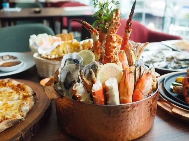 โรงแรมอมารี วอเตอร์เกท กรุงเทพฯ พร้อมต้อน...