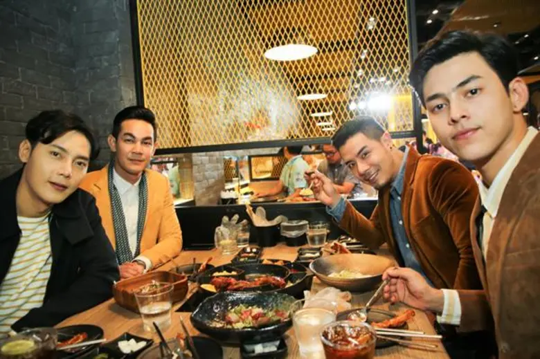 ป้อง-อ้วน นำทีมดาราหนุ่มหน้าใส หัวใจโอ้ปป้าเปิดประสบการณ์ จุ่ม พัน ยั่ว กับร้าน เจมส์ ชีส สาขาแรกในประเทศไทย เปิดแล้ววันนี้!!!