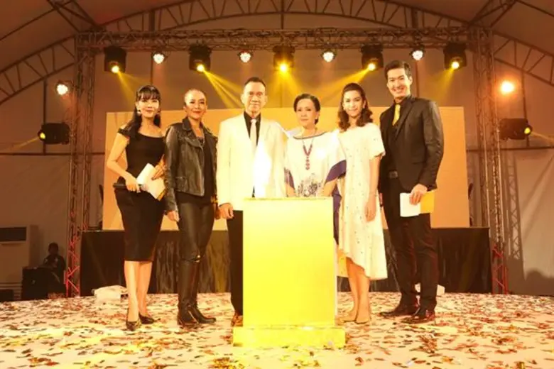 ต่าย - เพ็ญพักตร์ ซ้อนช็อปเปอร์สุดเท่ ชวน ต้อย – เศรษฐา และครอบครัว ร่วมเปิดมุมมองการใช้ชีวิตอย่างมีพลัง ฉลองเปิดตัว “จิณณ์ เวลบีอิ้ง เคาน์ตี้” เมืองแนวคิดใหม่เพื่อวัยเกษียณแห่งแรกของไทย