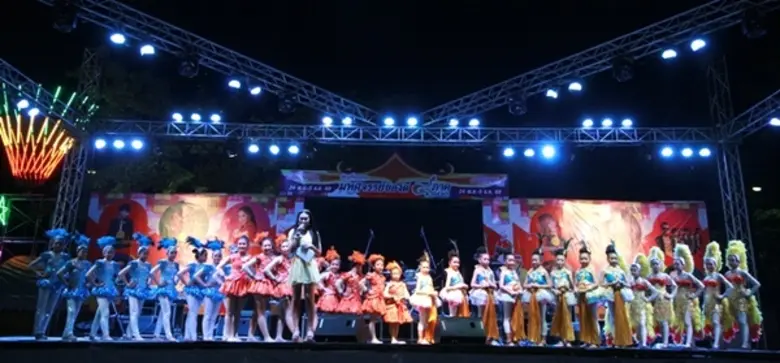 นัมเบอร์วันแลนด์ จัดประกวดหางเครื่องสะบัดช่อในงาน “มหัศจรรย์ของดี 4 ภาค ครั้งที่ 16” อย่างยิ่งใหญ่