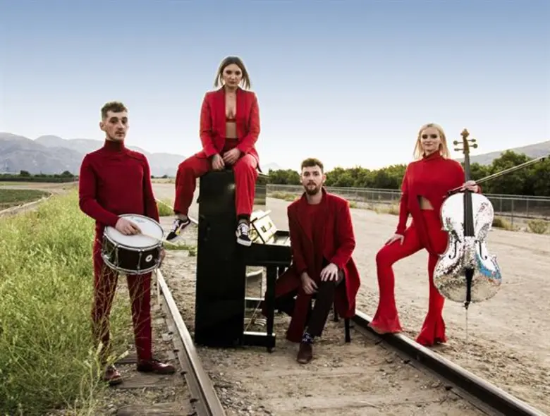 ดังเปรี้ยงปร้างแบบสุดๆ จากเพลงฮิต "Rather...