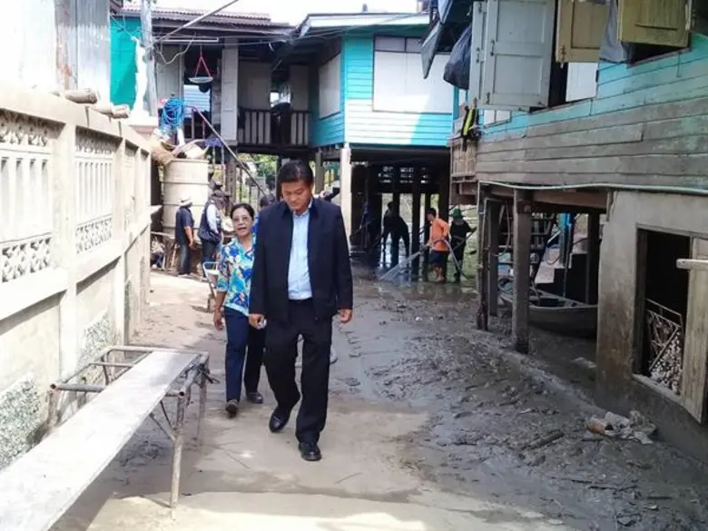 ส.ป.ก.มอบปัจจัยการยังชีพแก่ผู้ประสบภัยน้ำท่วม