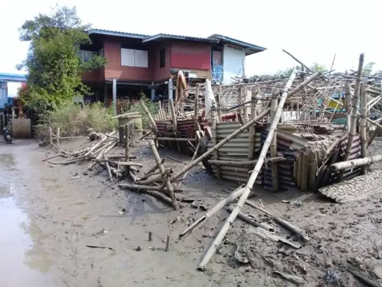 ส.ป.ก.มอบปัจจัยการยังชีพแก่ผู้ประสบภัยน้ำท่วม