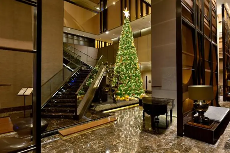 บุฟเฟ่ต์อาหารนานาชาติฉลองเทศกาลวันคริสต์มาสอีฟและวันคริสต์มาส ณ โรงแรม ดิ โอกุระ เพรสทีจ กรุงเทพฯ