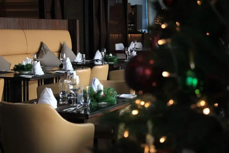 บุฟเฟ่ต์อาหารนานาชาติฉลองเทศกาลวันคริสต์มาสอีฟและวันคริสต์มาส ณ โรงแรม ดิ โอกุระ เพรสทีจ กรุงเทพฯ