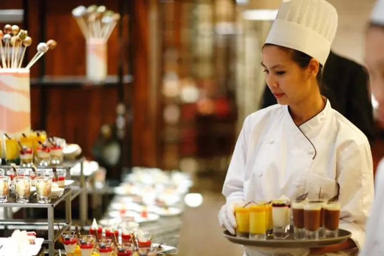 โรงแรมสยามเคมปินสกี้ กรุงเทพฯ เชิญชวนครอบครัวสุขสันต์ร่วมอิ่มอร่อยฉลองเทศกาลวันพ่อ พร้อมรับโปรโมชั่นสุดพิเศษสำหรับคุณพ่อ ณ ห้องอาหารบราสเซอรี ยูโรป้า วันอังคารที่ 5 ธันวาคม พ.ศ.2560