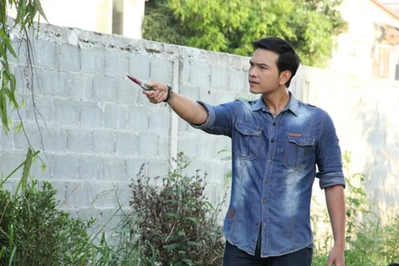 แอมป์-พีรวัศ อ่วม...โดนแทง...!!! อู๊ด เป็นต่อ สวมบทฮีโร่เข้าช่วยชีวิตในละคร “เล่ห์รักยาใจ”