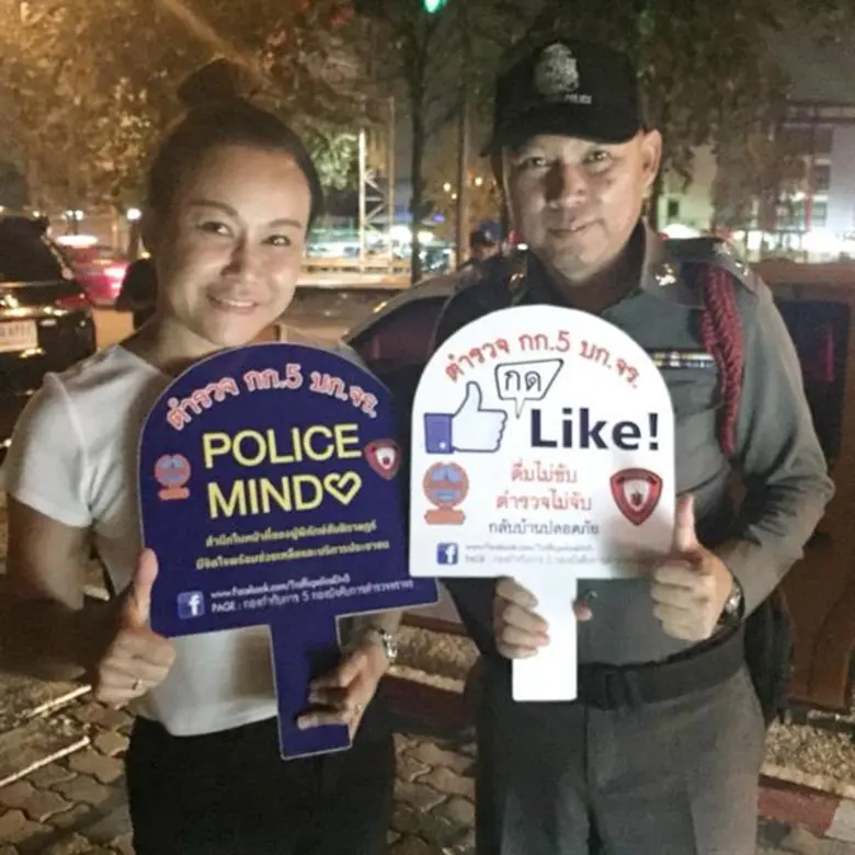 แม้จะเหน็ดเหนื่อยจากการซ้อมโชว์คอนเสิร์ตจ...