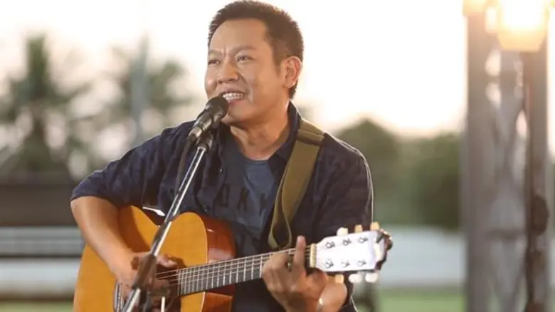 ศิษย์เก่าศิลปากรจัดมินิคอนเสิร์ต “คนละก้าว” หน้าลาน BACC ร่วมหารายได้สมทบทุนโครงการ “ก้าวคนละก้าว” เพื่อ 11 โรงพยาบาล ทั่วประเทศ