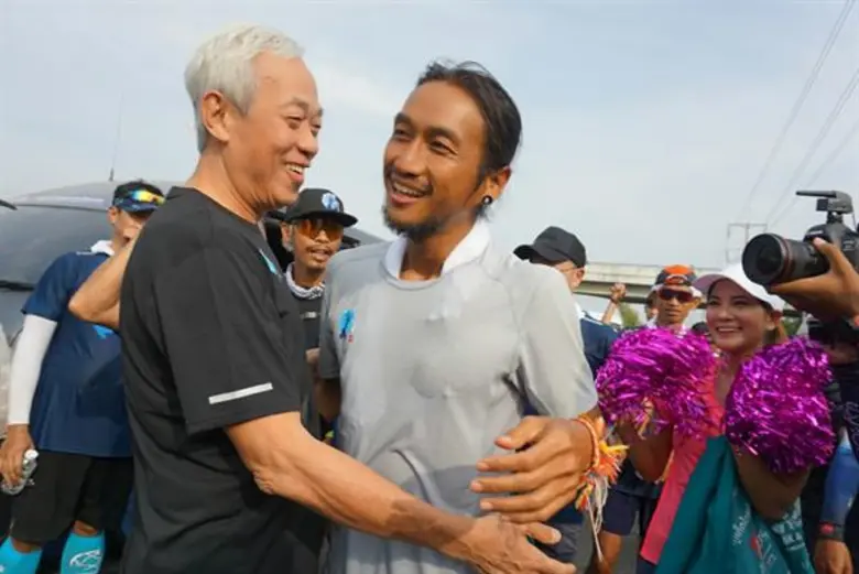 “เบิร์ด ธงไชย” นำทีมศิลปินร่วมส่งกำลังใจถึง “ตูน”