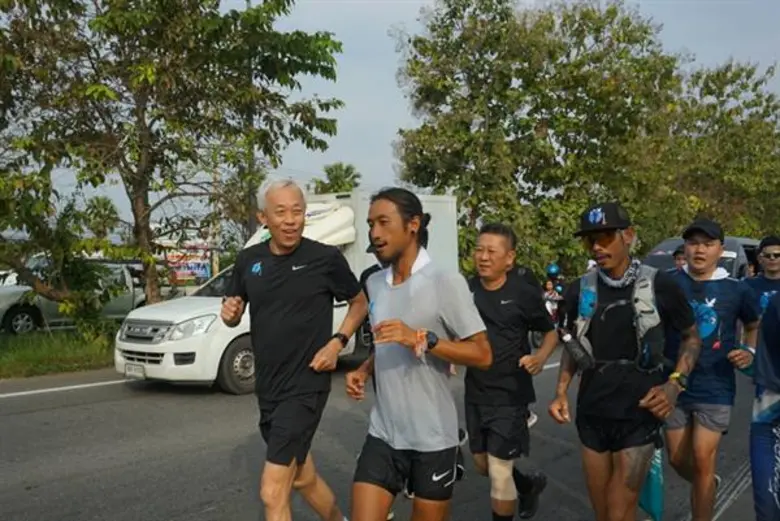 “เบิร์ด ธงไชย” นำทีมศิลปินร่วมส่งกำลังใจถึง “ตูน”