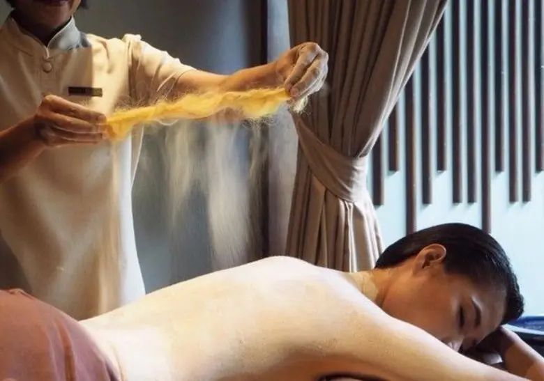 จากความงามทรงคุณค่าของเส้นไหมไทยสู่สุดยอด...