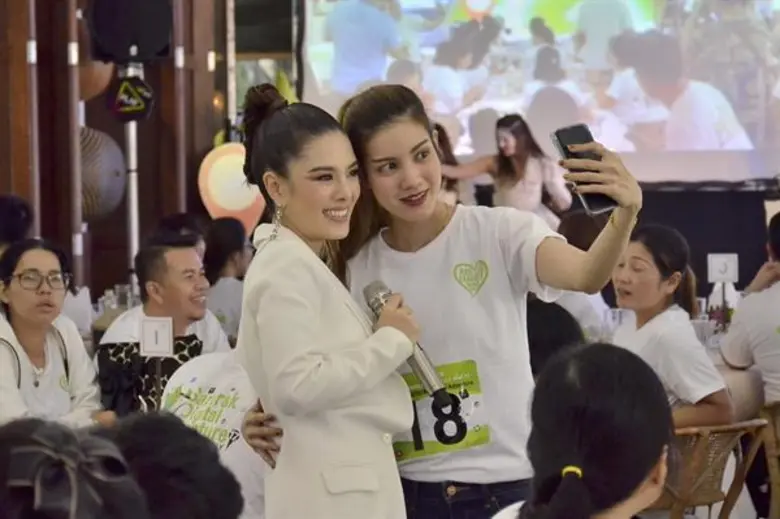 “ลีเดีย” ส่งแรงเชียร์ทุกครอบครัว พร้อมปล่อยพลังเสียง! ในกิจกรรม “เอไอเอส แฟมิลี่ วอล์ค แรลลี่” ครั้งที่ 17