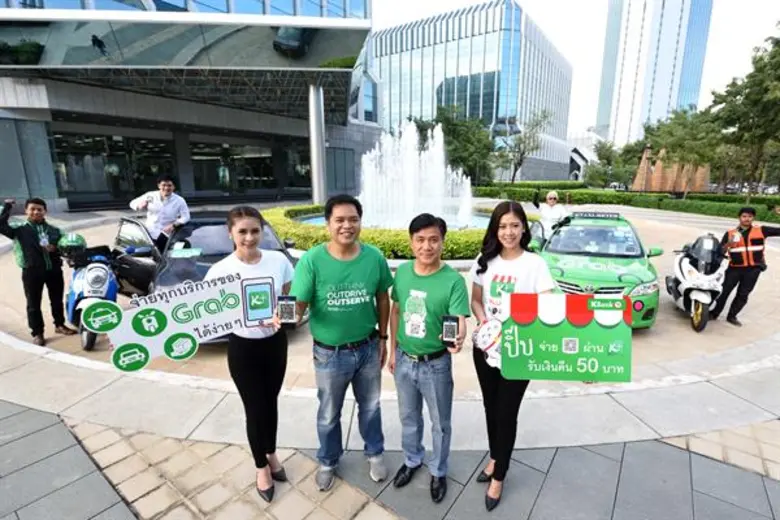 นายอมร สุวจิตตานนท์ (ที่ 2 จากขวา) ผู้ช่ว...