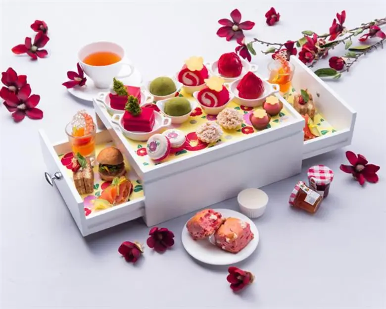 อัพ แอนด์ อะบัฟ บาร์ (Up & Above Bar) โรง...