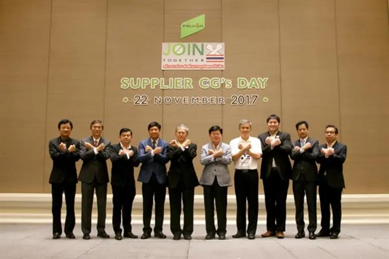 ดร.พิสิฐ ลี้อาธรรม ประธานกรรมการ และ นายท...