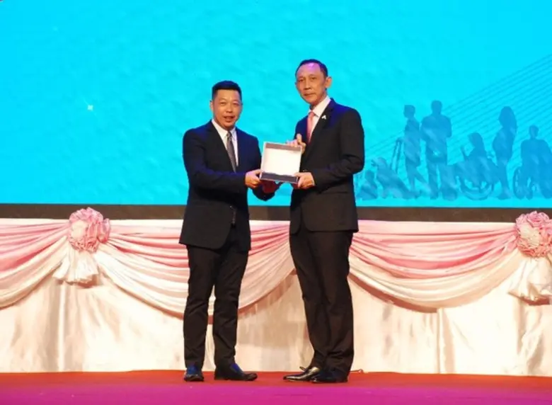 พลเอก อนันตพร กาญจนรัตน์ รัฐมนตรีว่ากระทร...