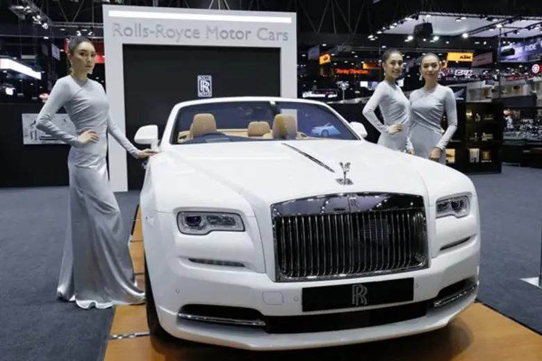 ROLLS-ROYCE MOTOR CARS จับมือดีไซเนอร์ชื่อดัง จัดแสดงคอลเลคชัน BESPOKE VATANIKA ณ งานมหกรรมยานยนต์ ครั้งที่ 34