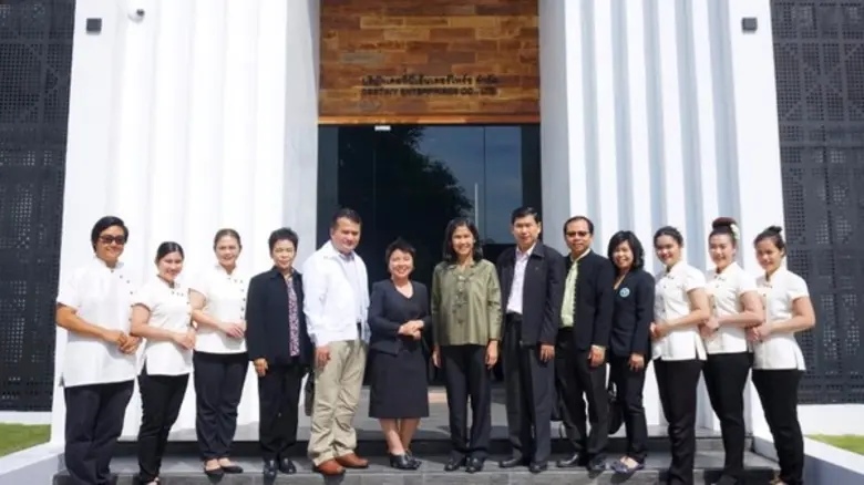 ผู้บริหารและคณะครูโรงเรียนไทยโอเอซิสสปา ร...