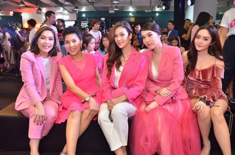 เมย์– แก้มบุ๋ม – แพรว นำทีมเพื่อนสาว โชว์พลัง “สตรี” ช็อปได้บุญกับแคมเปญ “EVEANDBOY PINK POWER”