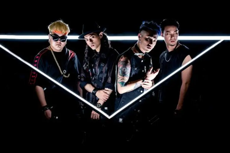 Trash ถูกพบเมื่อเดือนธันวาคม 2009 โดยได้ท...