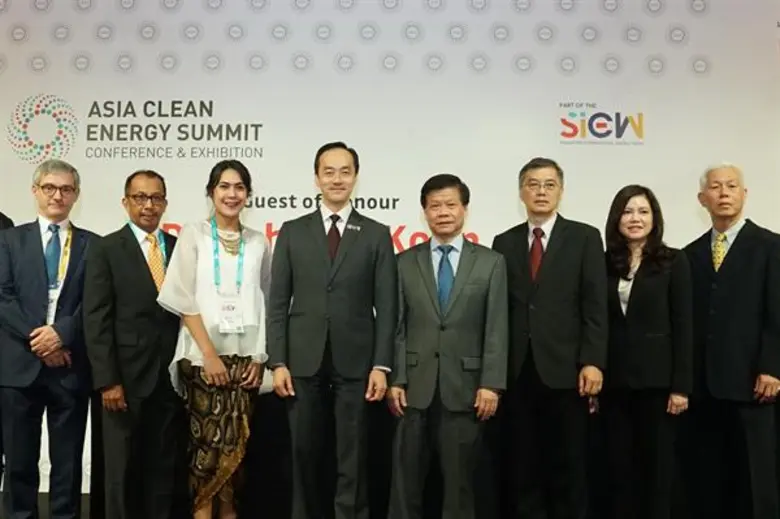 นางสาวประภารัตน์ ตังควัฒนา ประธานเจ้าหน้า...