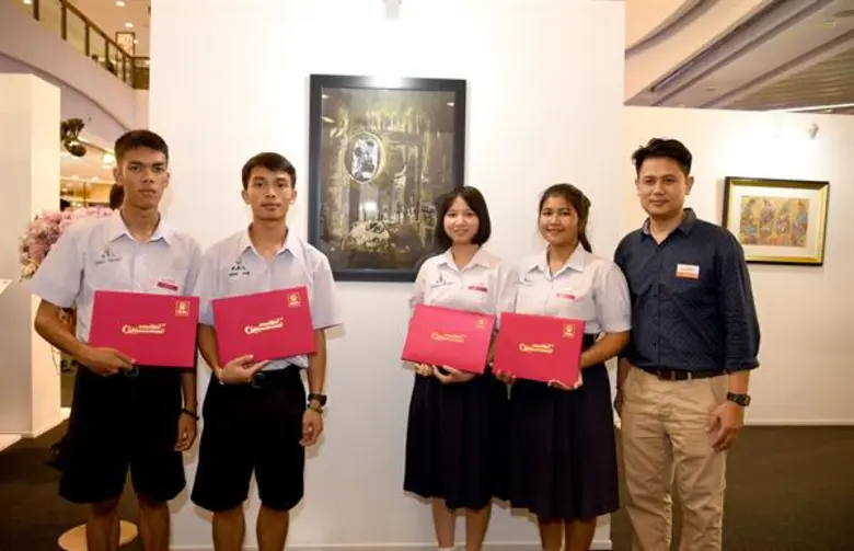 ออมสินสืบสานงานศิลปะ "ออมศิลป์ ใต้ร่มพระบารมี" น้อมรำลึกในหลวง ร. 9