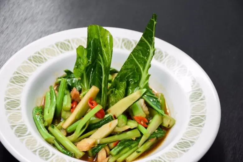 จากโครงการหลวงสู่เมนูพร้อมเสริ์ฟ ห้องอาหารเดอะบลูม โรงแรมแอมบาสซาเดอร์ กรุงเทพฯ