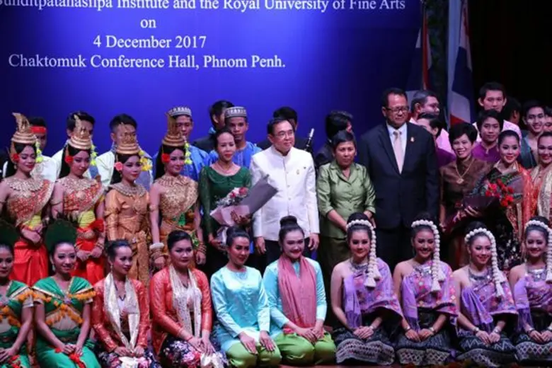 นายวีระ โรจน์พจนรัตน์ รัฐมนตรีว่าการกระทร...