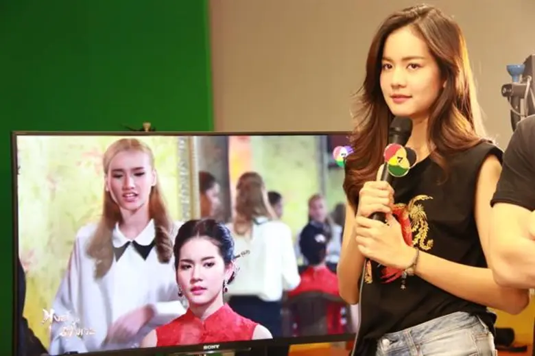 6 นักแสดงนำ “หงส์เหนือมังกร” ยกทีมไลฟ์สดคุยกันมันๆ อุ่นเครื่อง ก่อนชมละครตอนแรก