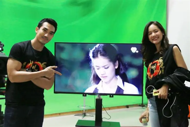 6 นักแสดงนำ “หงส์เหนือมังกร” ยกทีมไลฟ์สดคุยกันมันๆ อุ่นเครื่อง ก่อนชมละครตอนแรก