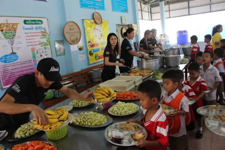 “ปฐม” เลาะรั้ว รร.บ้านดงเกตุ จ.นครปฐม ชวนวัยซน “กินผักผลไม้ - ต้านโรค”