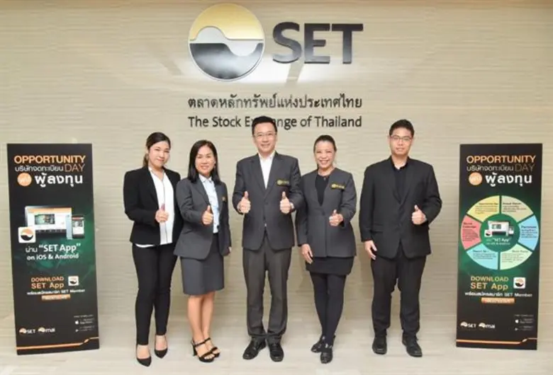 คุณเชิดศักดิ์ วัฒนวิจิตรกุล (กลาง) กรรมกา...