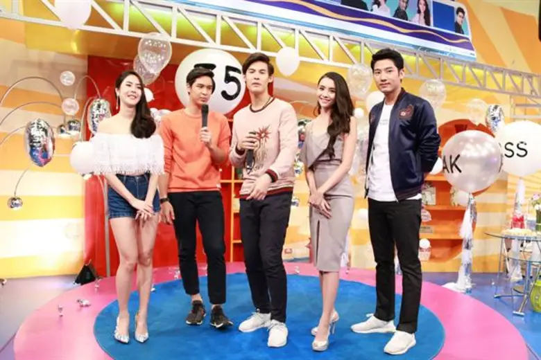 ช่อง 7 สี สะกิดประเด็นร้อน เปิดใจคนดังคว้า “วี-อ๋อม-พีค” นำทีม ในรายการ “สด ๆ บทไม่มี ON TV” วันหยุดนักขัตฤกษ์จันทร์ที่ 11 ธ.ค. นี้เวลา 11.00 น.