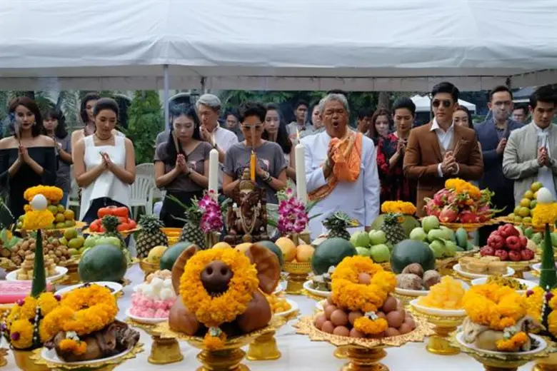 3 ผู้จัดฯ ดาว พอฤทัย - ม.ล.ปิยาภัสร์ - ติ๊ก เจษฎาภรณ์ ยกทัพนักแสดงบวงสรวงละคร “ด้วยแรงอธิษฐาน” นำโดย มิว นิษฐา