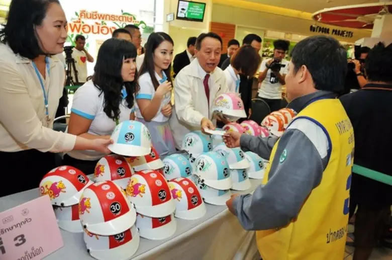 เอไอจีเน้นย้ำสร้างจิตสำนึกความปลอดภัยต่อชุมชน รณรงค์สวมหมวกกันน็อคในเด็กอย่างต่อเนื่อง ล่าสุดเข้ารับรางวัล Prime Minister Road Safety Awards ในงานสัมมนาระดับชาติ“”ความปลอดภัยทางถนน” ครั้งที่ 13