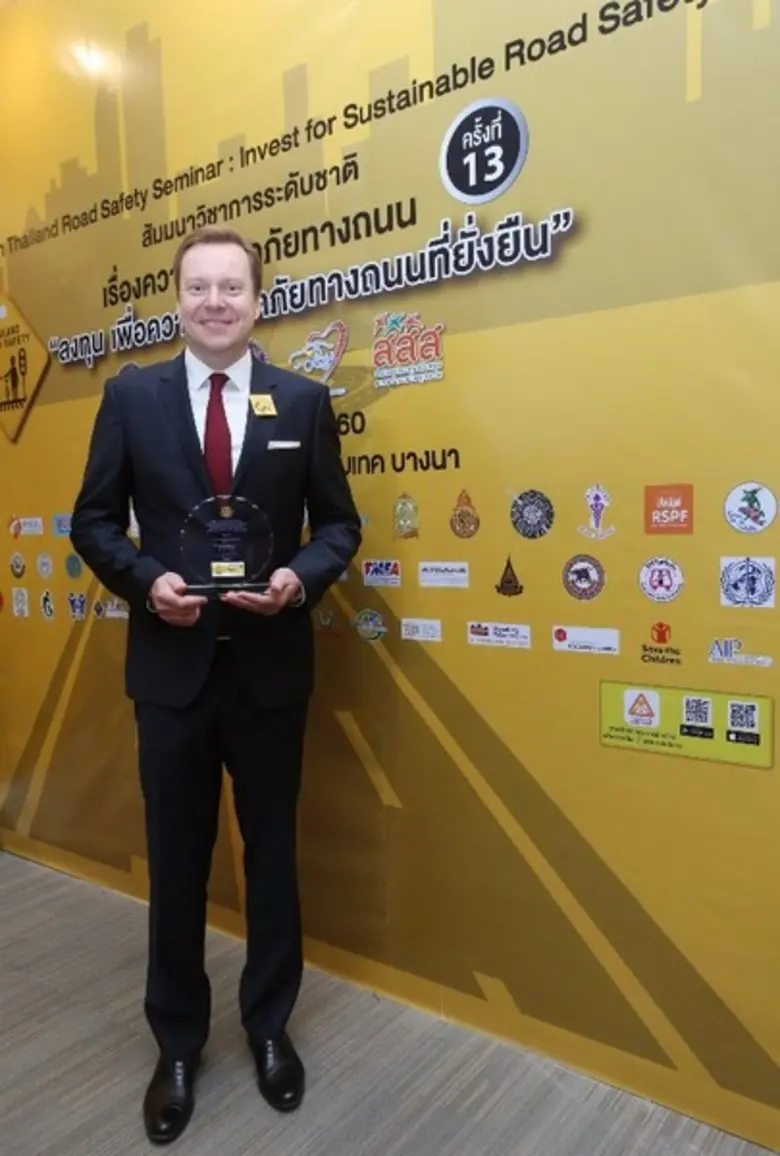 เอไอจีเน้นย้ำสร้างจิตสำนึกความปลอดภัยต่อชุมชน รณรงค์สวมหมวกกันน็อคในเด็กอย่างต่อเนื่อง ล่าสุดเข้ารับรางวัล Prime Minister Road Safety Awards ในงานสัมมนาระดับชาติ“”ความปลอดภัยทางถนน” ครั้งที่ 13