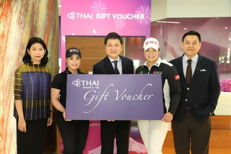 นายวิวัฒน์ ปิยะวิโรจน์ (ที่ 3 จากซ้าย) รั...