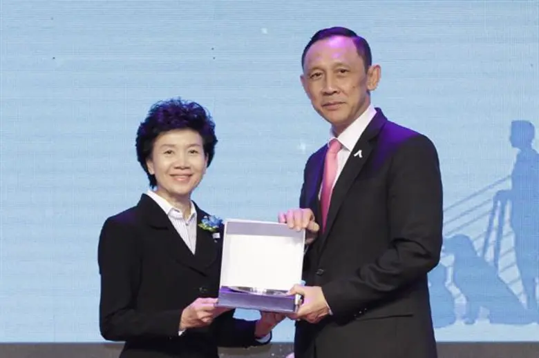 พล.ต.อ.อนันตพร กาญจนรัตน์ รัฐมนตรีว่าการก...