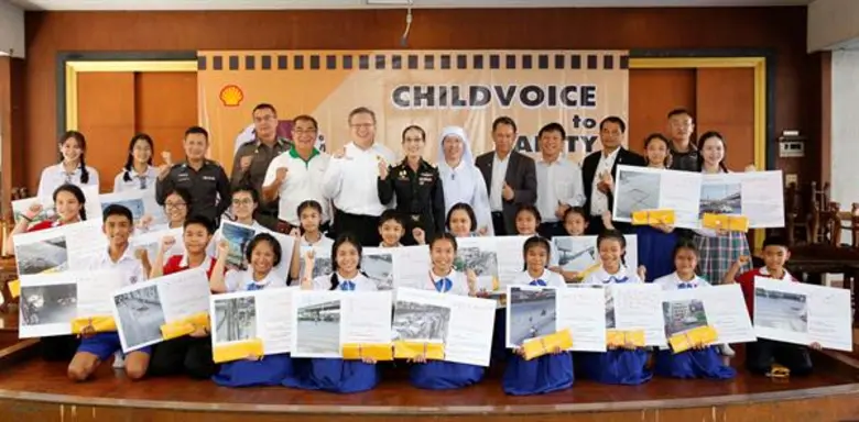 ในภาพจากซ้ายไปขวา (แถวหลัง) พันตำรวจตรีปร...