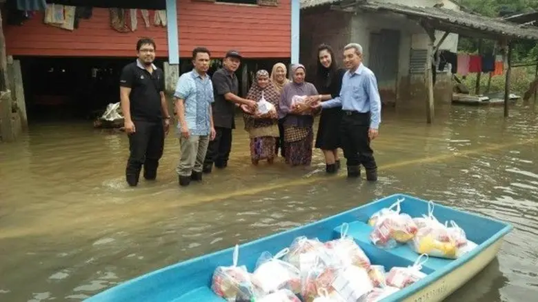 อธิบดี กพร. สั่งจัดทีมลุยช่วย ปชช.ใต้น้ำท...