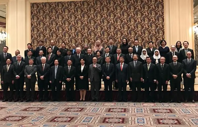 นายสมชัย สัจจพงษ์ ปลัดกระทรวงการคลัง เป็นหัวหน้าคณะ...