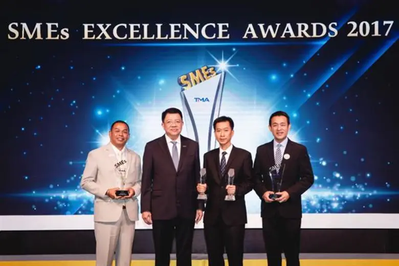 นายสำมิตร สกุลวิระ (ที่สองจากขวา) ประธานส...