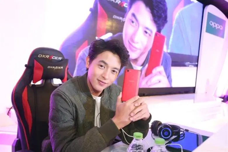 เจมส์-จิรายุ นำทีมหนุ่มหล่อ OPPO Family ต่อ แบงค์ ทอย คริส และ สิงโต ร่วมศึก RoV Divas Championship พร้อมเปิดตัว OPPO F5 6GB