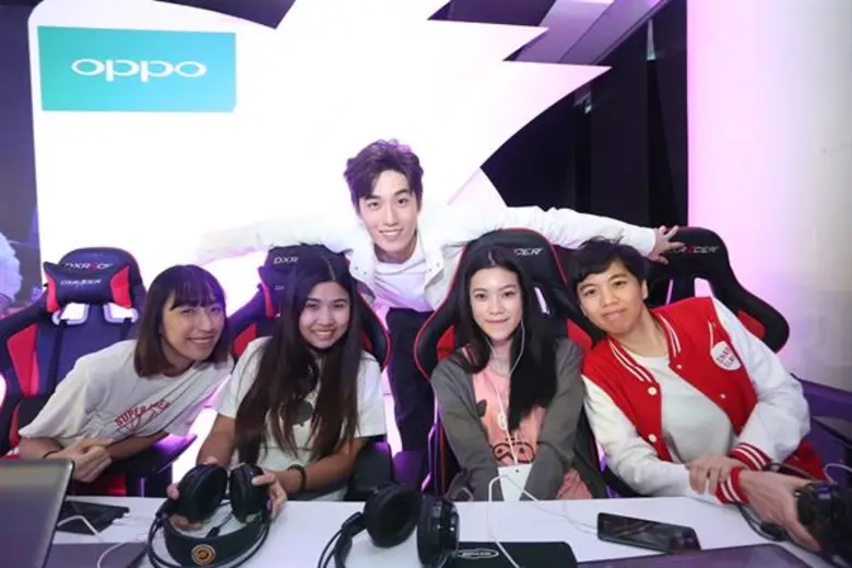 เจมส์-จิรายุ นำทีมหนุ่มหล่อ OPPO Family ต่อ แบงค์ ทอย คริส และ สิงโต ร่วมศึก RoV Divas Championship พร้อมเปิดตัว OPPO F5 6GB