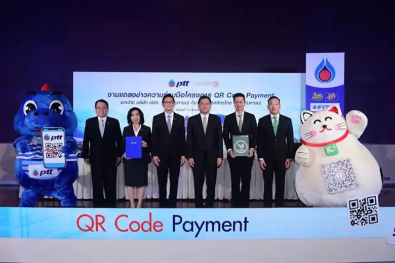 นายปรีดี ดาวฉาย (ที่ 3 จากขวา) กรรมการผู้จัดการ ธนา...